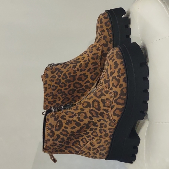 Leather Gianni Bini Black Chunky lug soles platform Boots Zip Shoes Leopard NEW - Picture 3 of 7